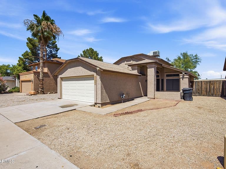 11907 N 76TH Drive photo 1