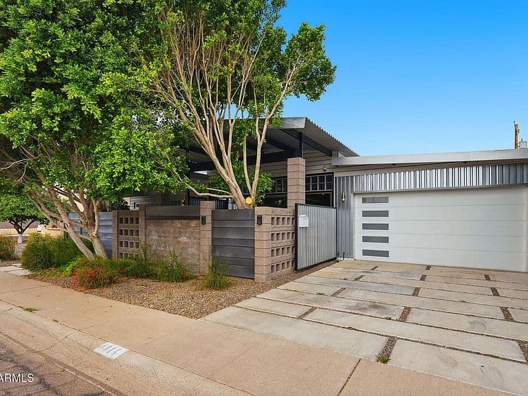 8614 E Berridge Ln photo 1