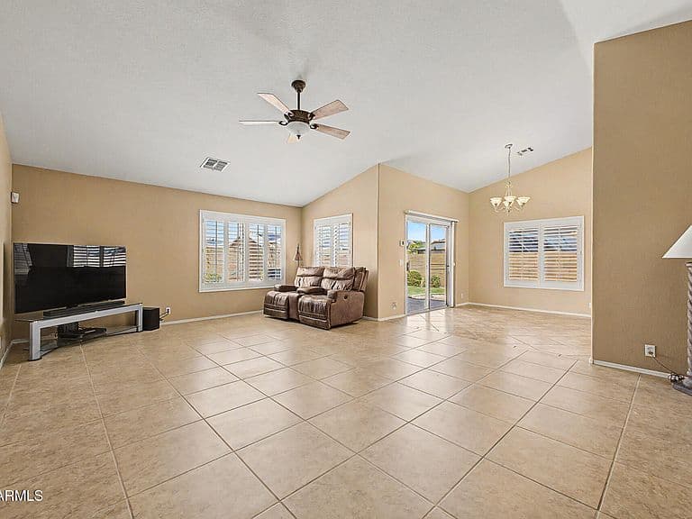 10852 W HARMONY Lane photo 5