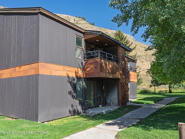 355 W Deloney Ave APT A-6 photo 4