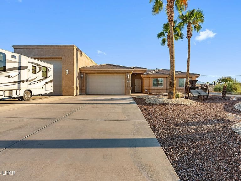 2884 Cisco Dr N photo 2