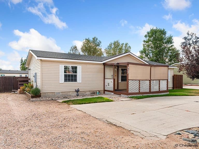 717 Sunridge Dr photo 2