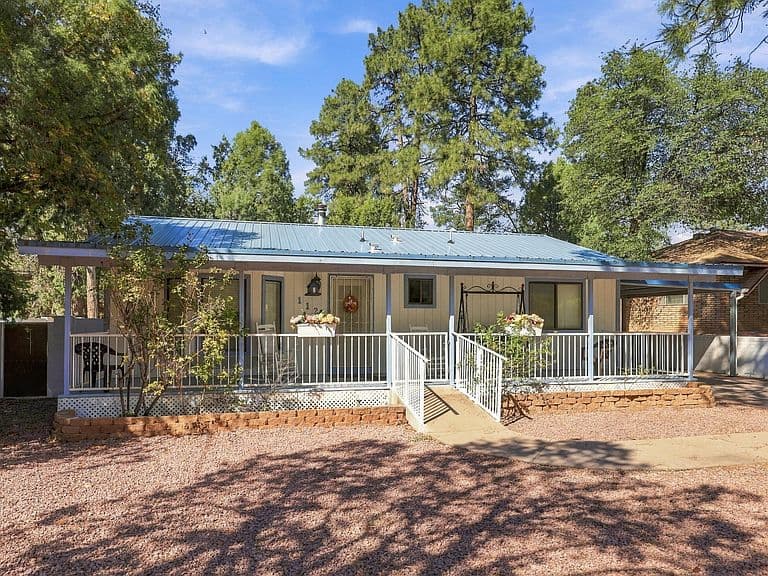 112 W Sherwood Dr photo 4