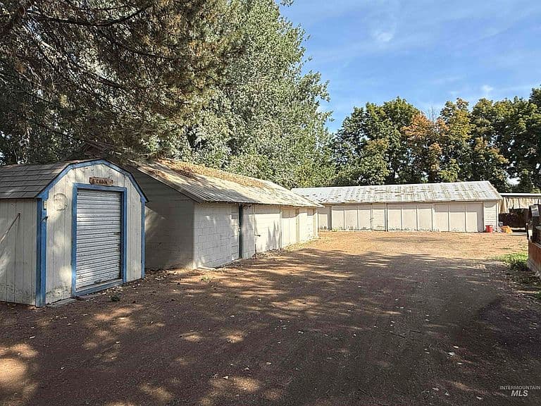 2023 Falls Ave E photo 2