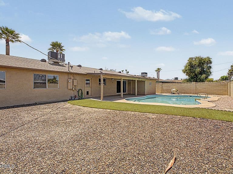622 E GRACE Drive photo 2
