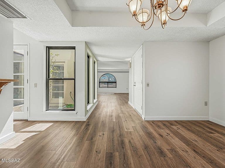 1532 W Calle Mendoza photo 4