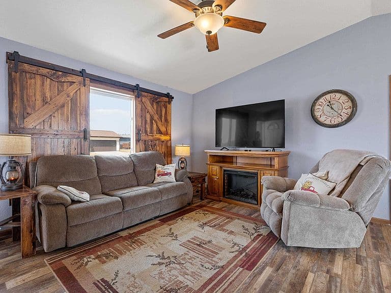 104 Maxwell Dr photo 3