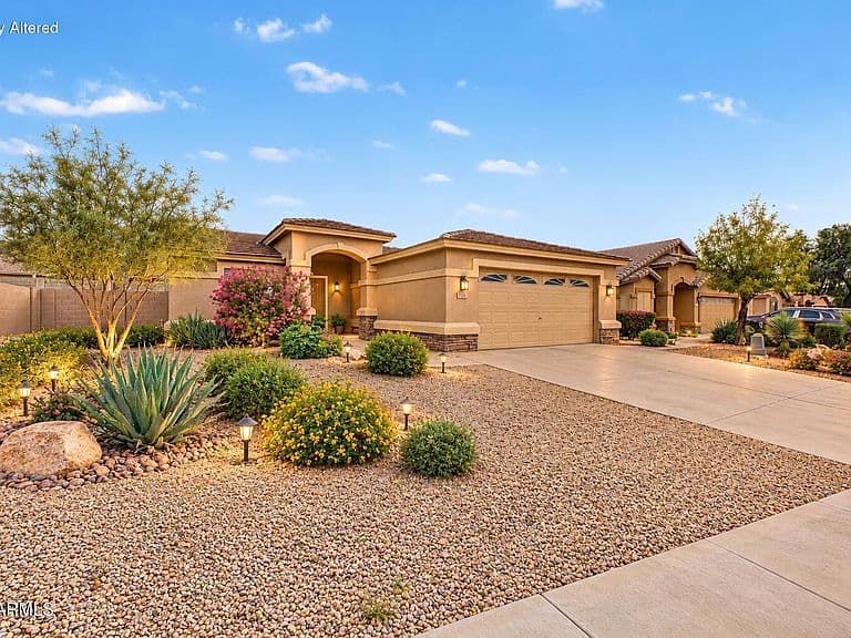 1713 E DESERT Lane photo 1