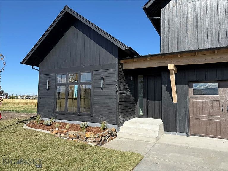 1605 Cambridge Dr photo 2