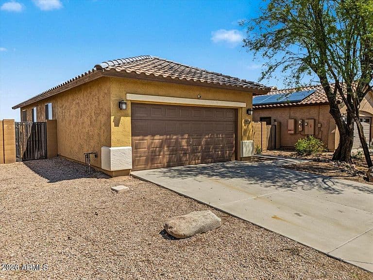 46068 W SHERIDAN Road photo 2