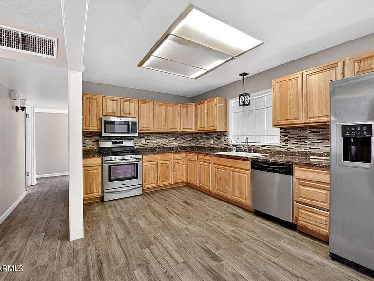 500 N OXBOW Drive photo 4