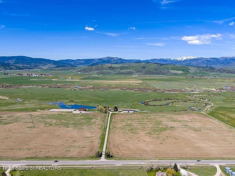 106723 N Us Highway 89 photo 3