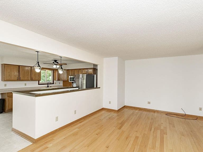 2544 Arrowhead Rd S photo 5