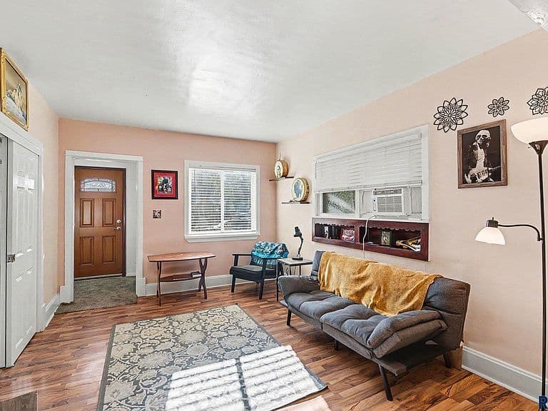 207 S Lincoln Ave photo 3