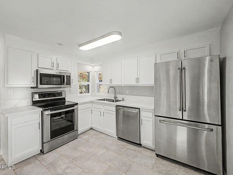 2425 W PAPAGO Street photo 1