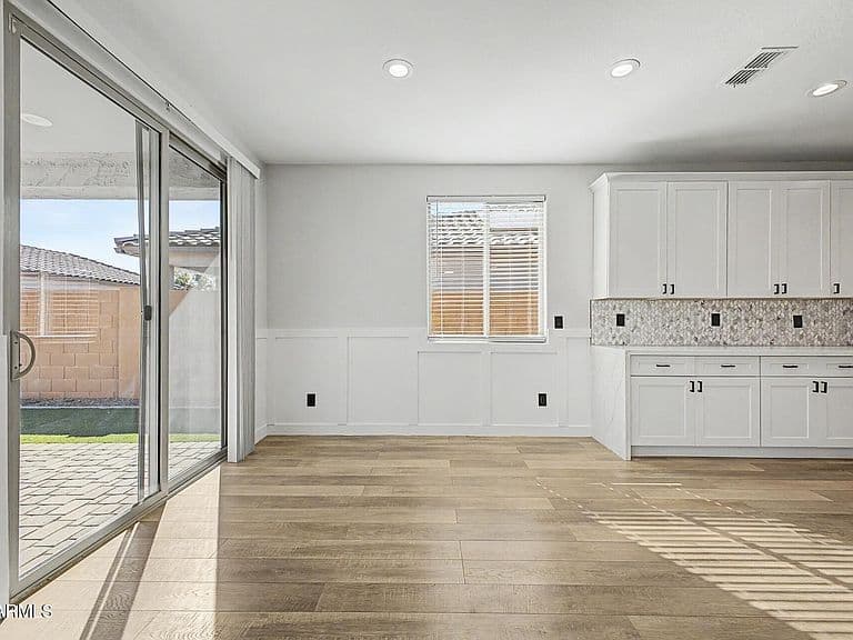 26051 W LONE CACTUS Drive photo 5