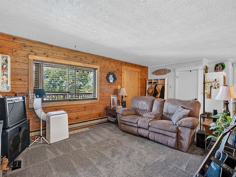 2458 Adrianne Way photo 5