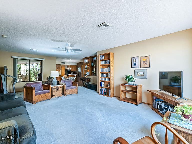 585 Aloha Dr photo 4