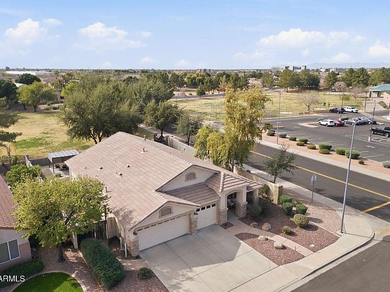 5633 E Grove Cir photo 2