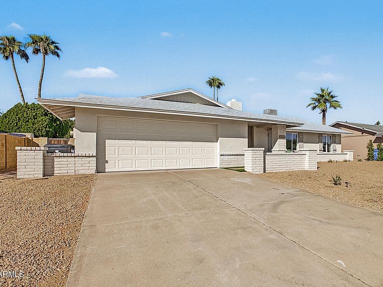 4836 E ACOMA Drive photo 2