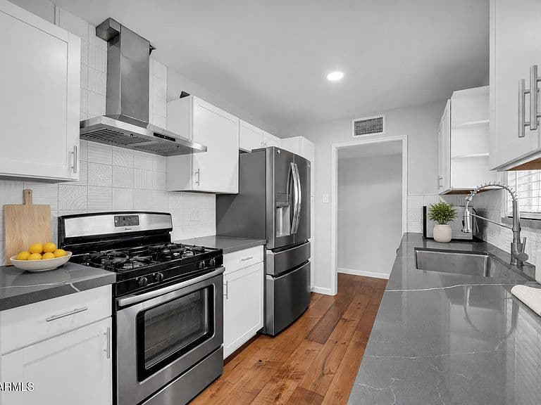 4702 E MCKINLEY Street photo 1