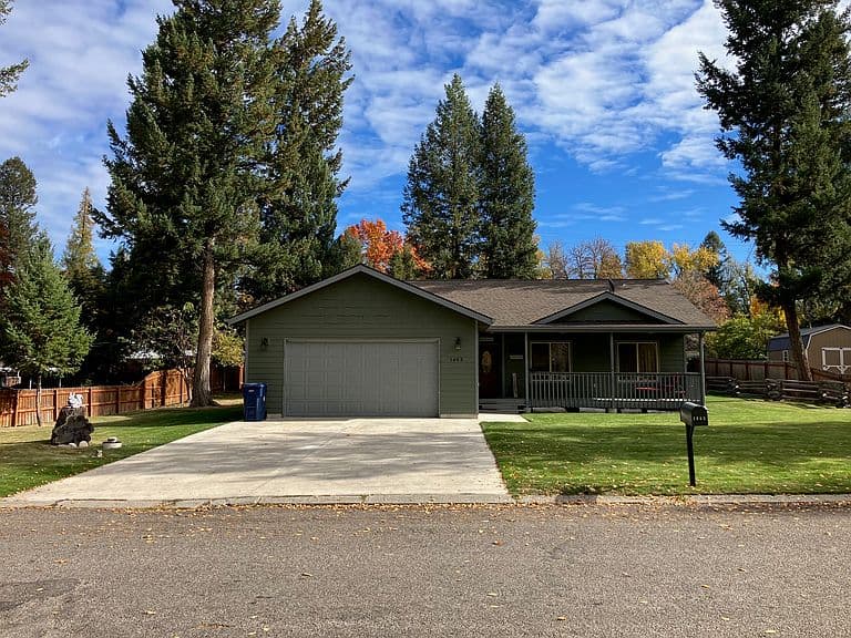 1403 Renwood Dr photo 2