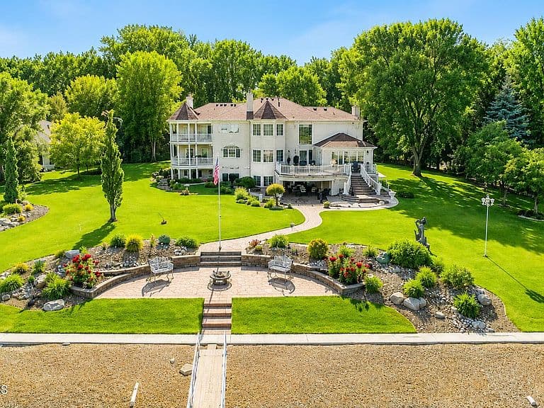 2023 Harbor Dr photo 1