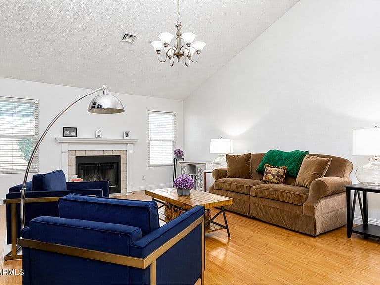 620 S KENWOOD Lane photo 3