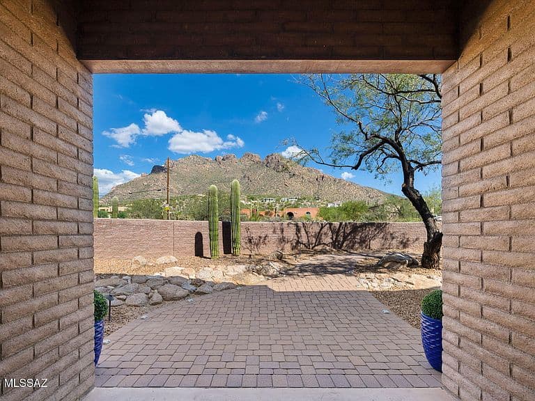 8755 N Sunnyslope Dr photo 4