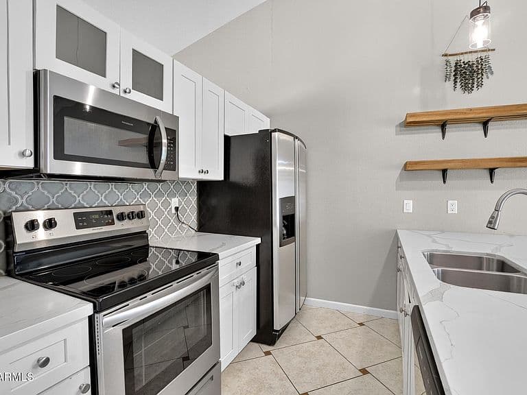 2926 E ISABELLA Avenue photo 2