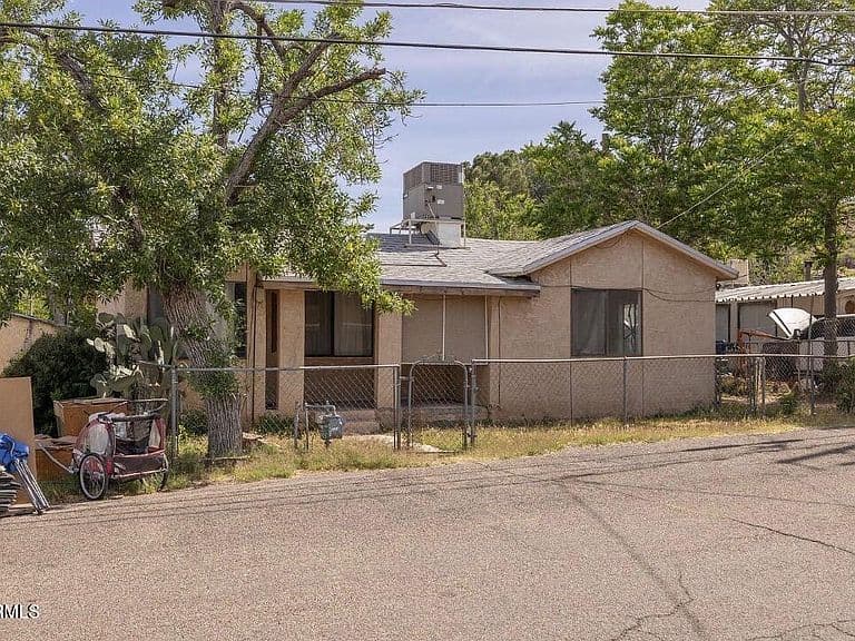 5499 S GLENDALE Avenue photo 1
