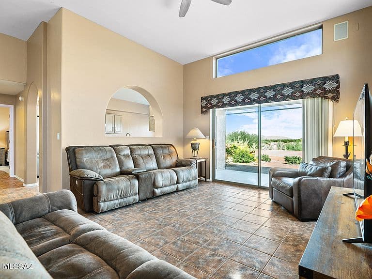 2287 S Cliff Dr photo 5