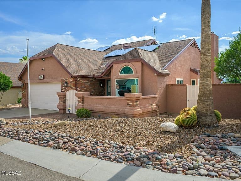 7861 N Roundstone Dr photo 3