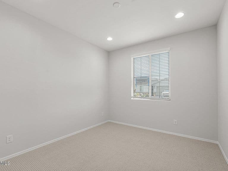 26760 W FIREHAWK Drive photo 2
