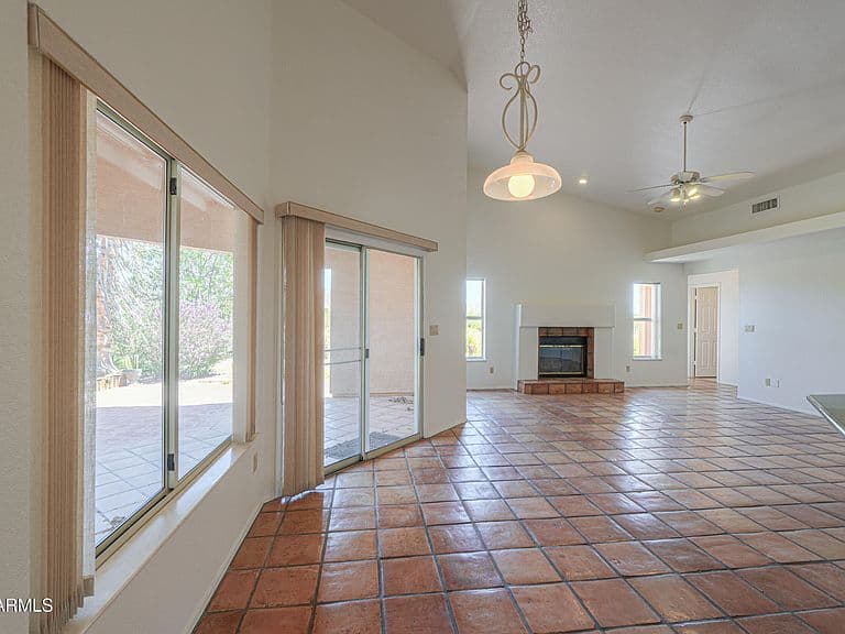 8517 N KILLDEER Place photo 2