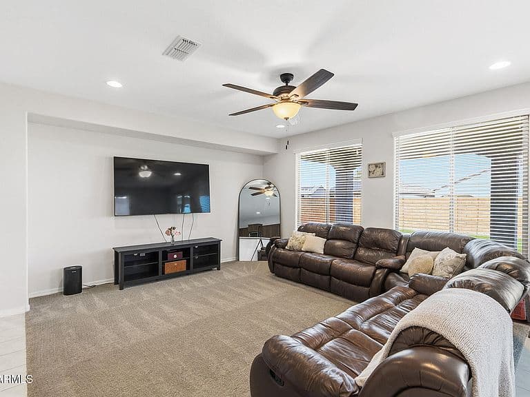 25958 W Deer Valley Road photo 2