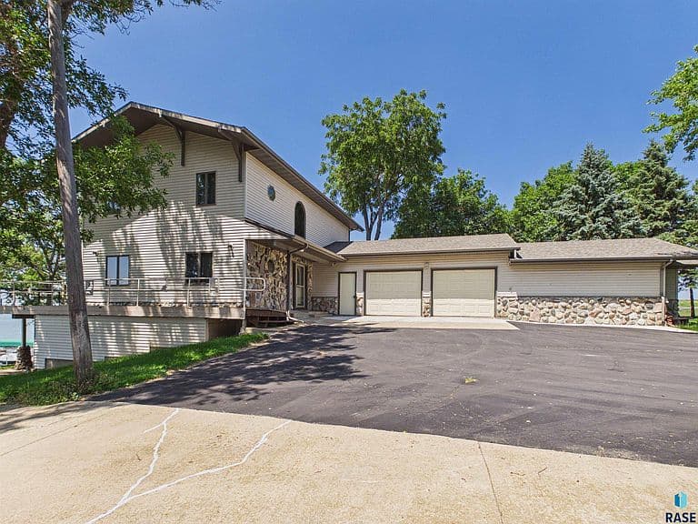6797 Zimmerman Dr photo 2