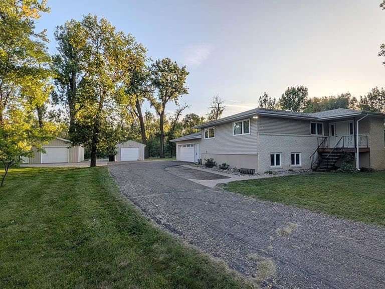 365 Glenwood Dr photo 1