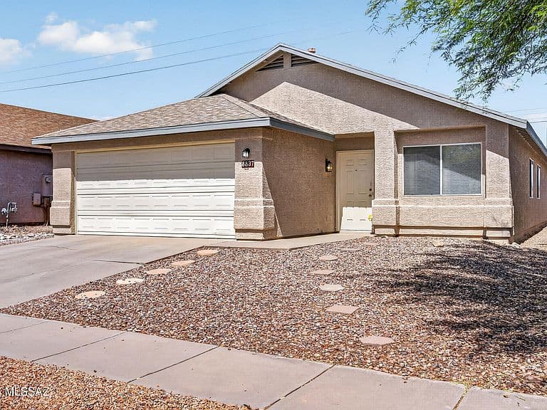 8837 S Desert Rainbow Dr photo 2
