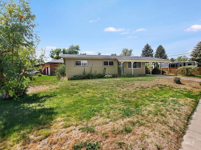 321 Dennis Dr photo 2