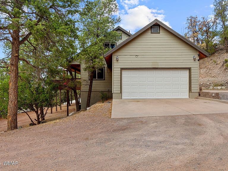 349 Crest Dr photo 5