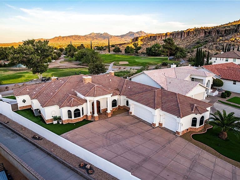 625 Country Club Drive photo 3