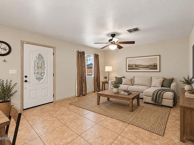 13421 N EL FRIO Street photo 3