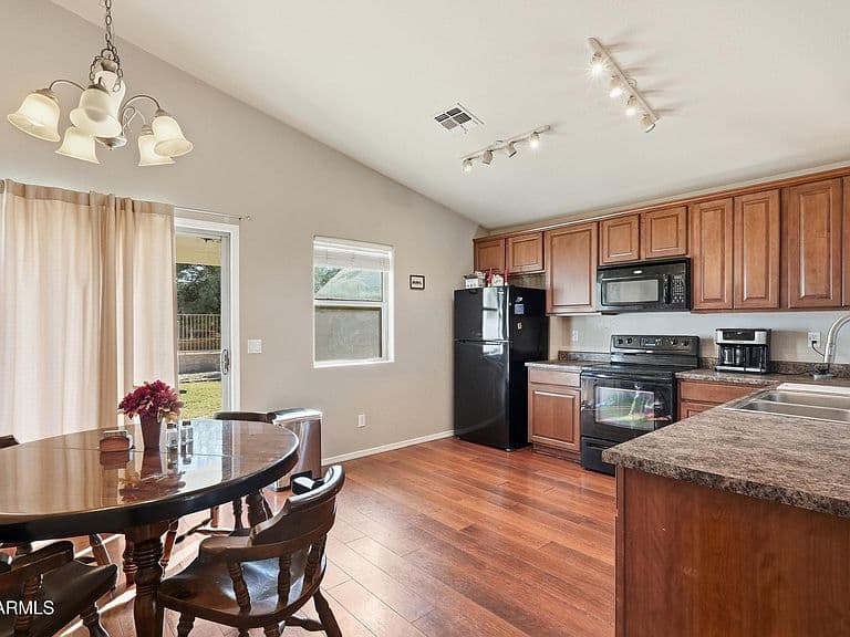 1431 W BELMONT RED Trail photo 4