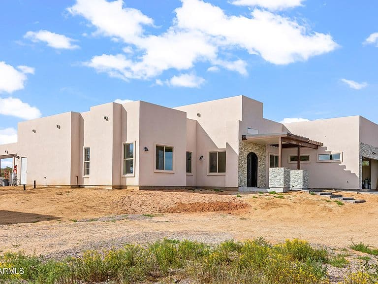 17021 E Lowden Rd photo 1