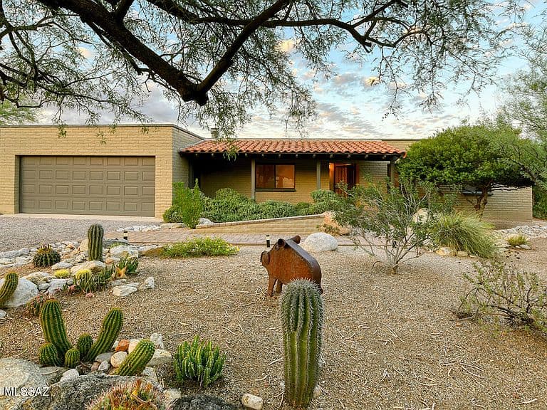 4460 N Tourmaline Pl photo 2