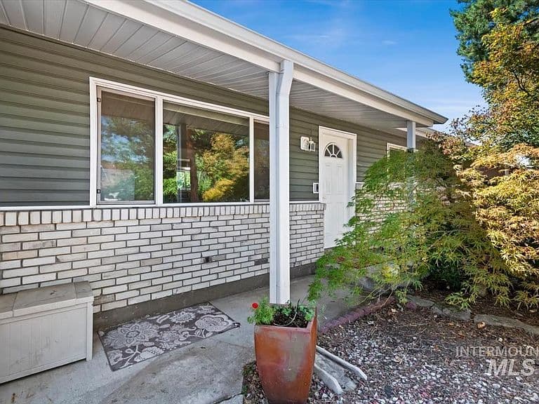 9933 W Tudor Dr photo 4