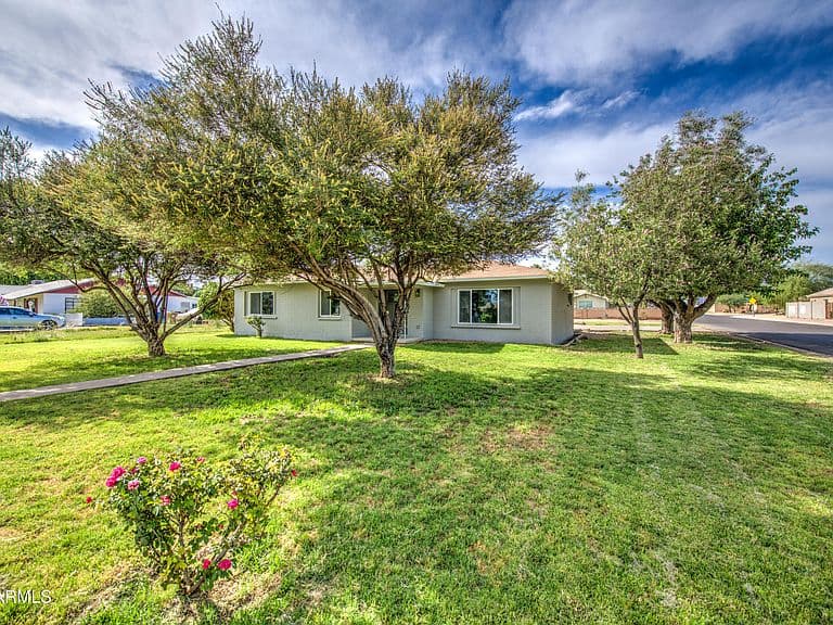 512 E NARRAMORE Avenue photo 2