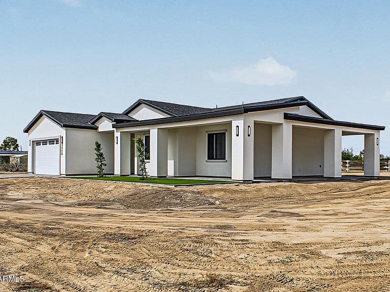 36214 S sahuaro Street photo 3