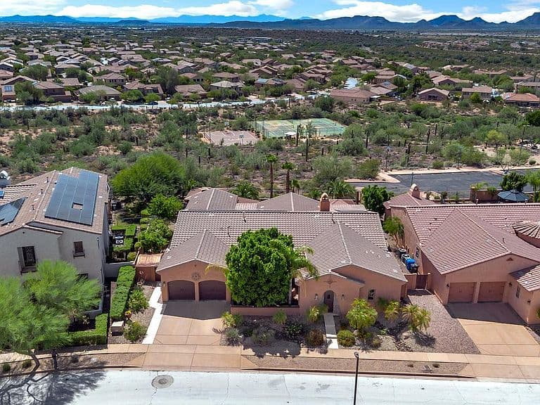 2703 W LANGUID Lane photo 2